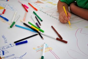 Photo "Toddler Tots: How Coloring Helps Your Child Recognize Patterns"