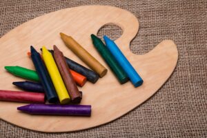 Photo Toddler Tots: Why Crayons Are a Toddler’s Best Friend