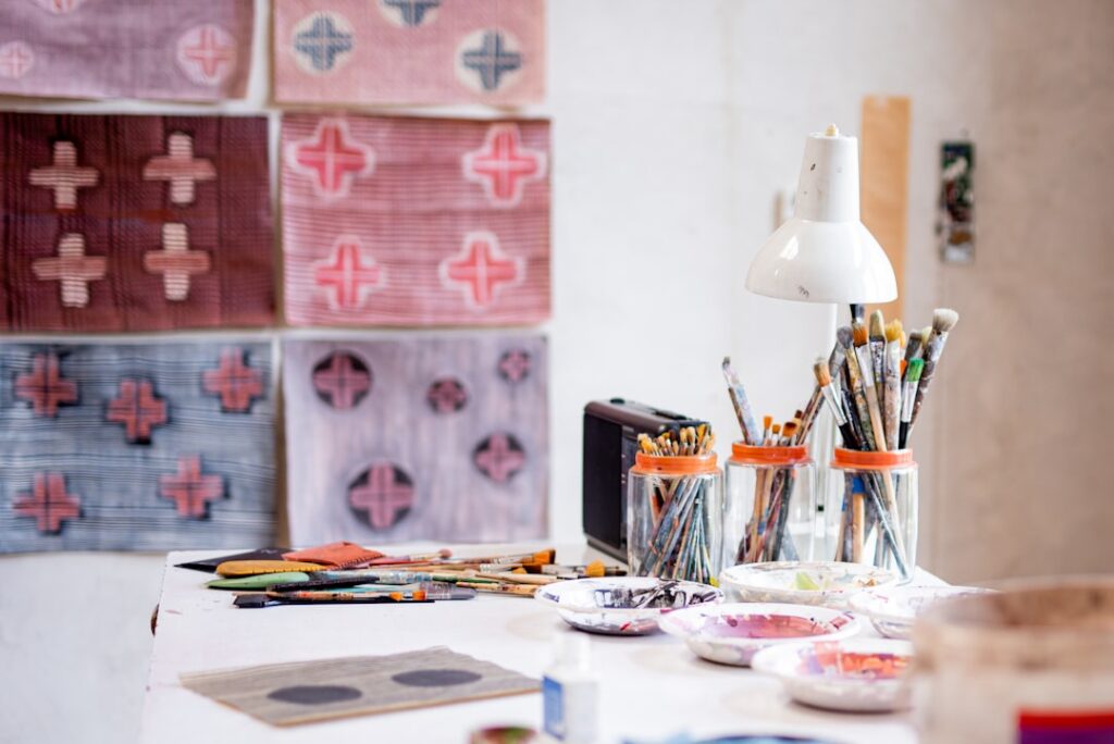 Teens Hub: How to Collaborate on Art Projects with Your Besties